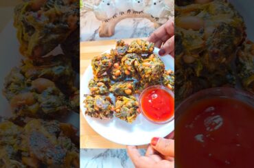 Mooli Paate Crispy Moongfali Pakoda #shorts #snacks #pakoda #viralvideo #shortsfeed #youtubeshorts