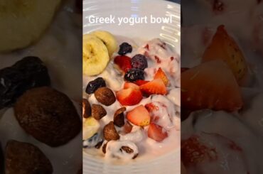 Greek yogurt bowl #healthy weight loss breakfast recipe #healthy yogurt breakfast #Mini's kitchen