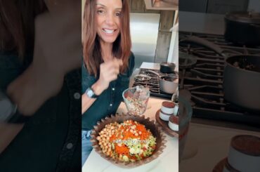 Easy Quinoa Apple Salad for your next flight #airplanefood