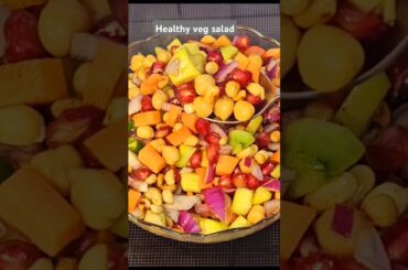 Healthy vegetable salad #proteinsalad #chickpeasalad #saladrecipe #youtubeshorts #@MinisKitchen1
