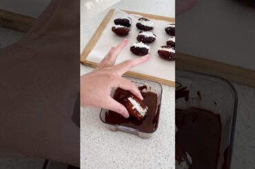 Bounty Stuffed Dates #chocolate #stuffeddates #coconut #bounty #healthyrecipes #easyrecipe #snacks