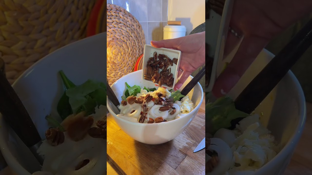 Strawberry Mozzarella Salad with Balsamic & Pesto | Fresh Flavor Combo Strawberry Mozzarella Salad with Balsamic & Pesto | Fresh Flavor Combo