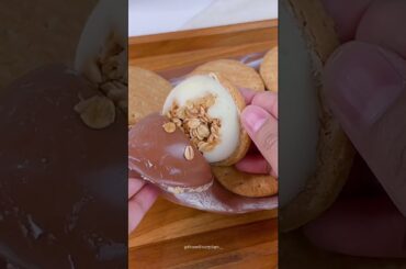 Fro-Yo Snack #frozenyogurt #snacks #granola #healthysnacks #healthyfood #dessert #desserts