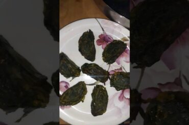 Arvi ke patte ke pakode #healthysnacks #indianvegrecipe #pakoda #foodie #ytshorts #viralshortsvideo