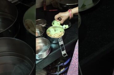 Episode 233 | Roti Dal Bhujiya aur Salad | Balanced Desi Lunchbox Idea