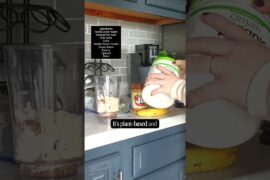 Peanut Butter Banana Protein Smoothie Recipe #healthylifestyle #healthyfood #healthysnacks #momlife