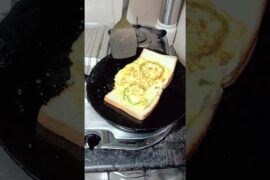 Breakfast Special Bread Omelette | Capsicum Twist Recipe#ytshorts#recipe #easyrecipes#breadomelette