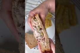 Healthy Cranberry Tuna Salad #tuna #tunasalad #lunch #sandwich #chickenofthesea