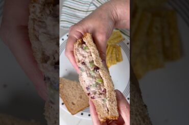 Healthy Cranberry Tuna Salad #tuna #tunasalad #lunch #sandwich #chickenofthesea