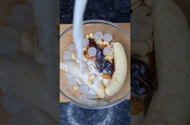 Banana Smoothie Magic: 2 Minutes, 6 Ingredients! #bananasmoothierecipe #healthyrecipes #recipe