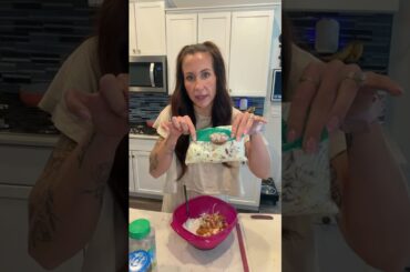 a MUSTTTT try 100/10 #highproteinmeals #quicklunch #healthylunch #buffalochickenwrap