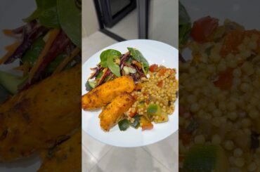 Simple balanced meals with lean protein. #fatlosstips  #highprotein #weightlossfood #womenfitness