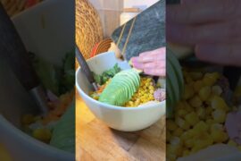 Spring just calls for fresh food | Easy tuna salad with avocado and lemon dressing