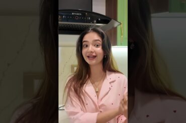 Anushka sen making healthy food #shorts #anushkasen