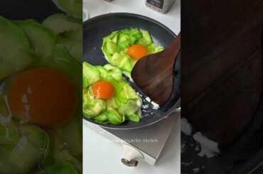 Revolutionary Low-Calorie, Low-Fat Zucchini Fried Egg Sandwich