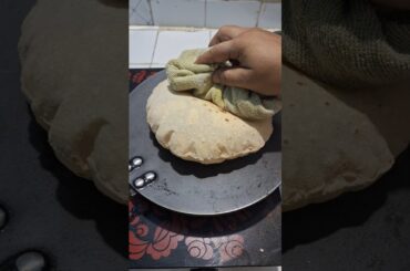 Roti fulane ka sehi tarika #ytshorts #viral #shortsfeed #roti #healthy #information #chapati #tips