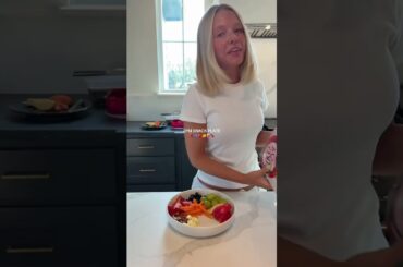 make a late lunch snack plate with me #snacks #snackplate #snackideas #healthysnacks #easylunchideas