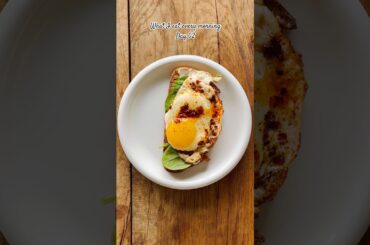 Quick 5 minute breakfast | Easy egg toast with chilli oil | Simple breakfast #breakfastidea #healthy