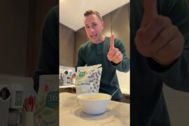 Make a yogurt bowl with me! High in protein, low in carbs, and it’s delicious! #health #yogurtbowl