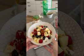 easy low calorie high protein yogurt on a calorie deficit #lowcalorie #highprotein #zerosugar