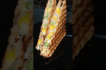 Corn and peas sandwich #hungcurdsandwich #ideas #food #recipe #easy #fyp #shorts #creamy #healthy