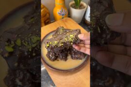 Sirf 2 item se ban ke ready #chocolateroll #chocolatecake #chocolate #sweets #nosugarsweets #shorts