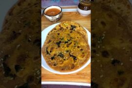 Healthy or delicious new paratha recipe|tamatar ka paratha#shorts #shortvideo #gobhi paratha#paneer
