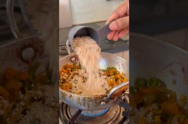 Quick & Healthy Vegetable Masala Oats | Easy Breakfast Recipe | Ready in 5 Minutes #youtubeshorts