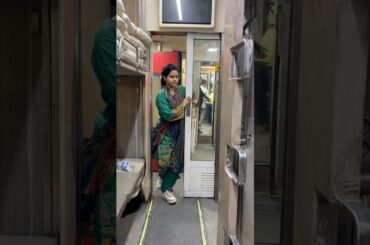 Train journey pe healthy khaya #minivlog #shorts #whatieatinaday #train #foodvlog #healthy #vlog