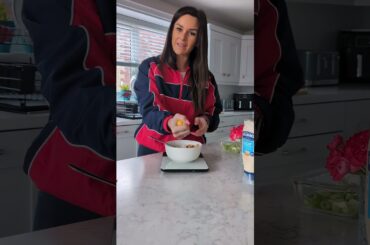 Quick, simple, and actually filling.337 cals | 29g protein | 36g carbs | 9g fat #highprotein #meals