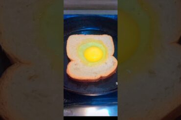 Try viral*egg toast l Egg toast recipe l Egg sandwich l Bread Egg recipe#viral#ytshorts#eggtoast#HCC