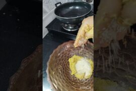 Lauki ki mathri#food #homecuisine #recipe #trendingshorts #easyrecipe #tastyfood #healthyrecipes