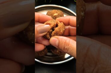 No Waste Recipe: Roti Laddu in 5 Minutes #shorts #youtubeshorts #trending #laddu