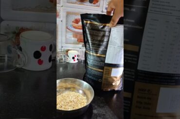 Oatmeal healthy home breakfast recipe #bulking diet #easy nutrition #cooking #meal #lifestyle