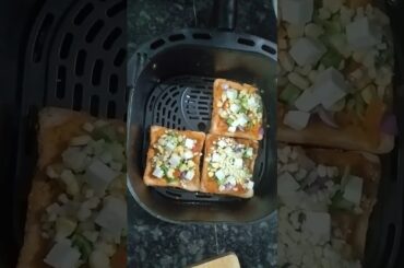 Bread pizza in airfryer #airfryer #airfryerrecipes #nooilcooking #nooilrecipe #healthy #healthyfood
