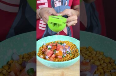 Quick chana dal bhel: crunchy, tangy, spicy snack ready in minutes! Try now!#shorts