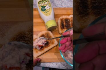 Tuna Sandwich with Graza #graza #tunasandwich #easymeals #cleaningredients #healthy #sandwich