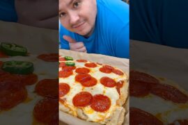 High-Protein Pizza I Eat on My Diet #fitness #mealprep #shorts