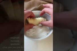 Easy Yoghurt Bowl Recipe: Delicious Healthy Snack