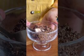 Rajgira & Berry crumble - a perfect nutritious snacking idea. #amaranth #rajgira #healthysnacks