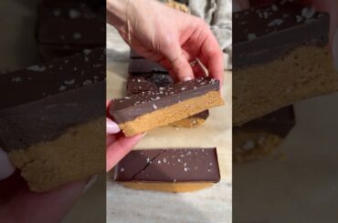 4-Ingredient Healthy Peanut Butter Cup Bars