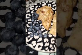 This entire breakfast was only 370 cals and 52g of protein! #lowcalorie #highprotein #mealideas