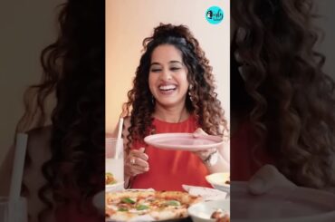 Truffle Scrambled Eggs & A Lot Of Healthy Food On Sunday Brunch Ft  Avneet Kaur | Curly Tales