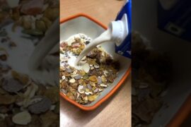 healthy breakfast Kellogg's Muesli Fruit Nut & Seeds #healthy #muesli #recipe #tasty