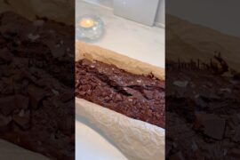 The BEST chocolate banana bread ever!! | Healthy baking