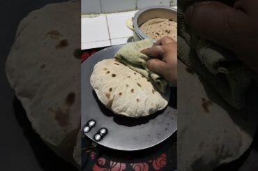 Roti fulane ka sehi tarika #shortsfeed #viral #yt #shorts #roti #tips #chapati #healthy #information