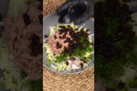 Crispy Cabbage Tuna Salad with Sweet Raisins | Quick & Healthy Mediterranean Recipe #healthyrecipes