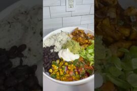 Chipotle at home! #food #shorts #recipe #cooking #easy #viral #chicken #foodie #chipotle #fyp #like