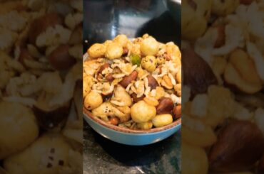 Ravina tondon 's favorite low calories High protein makhana namkeen recipe # healthy snacks