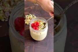 21g Fibre Overnight Oats with a Whole Avocado #overnightoats #breakfastideas  #healthyrecipes